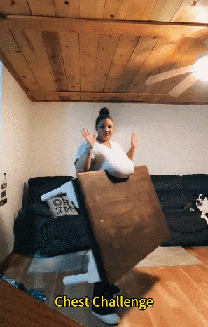 國(guó)外女生夾盆挑戰(zhàn)——